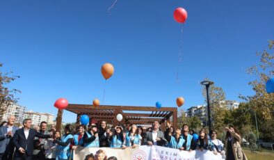 Diyarbakır’da 100 kız çocuğu farkındalık için yürüdü ve balon bıraktı
