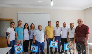 Diyarbakır’da görme engellilere beyaz baston hediye edildi