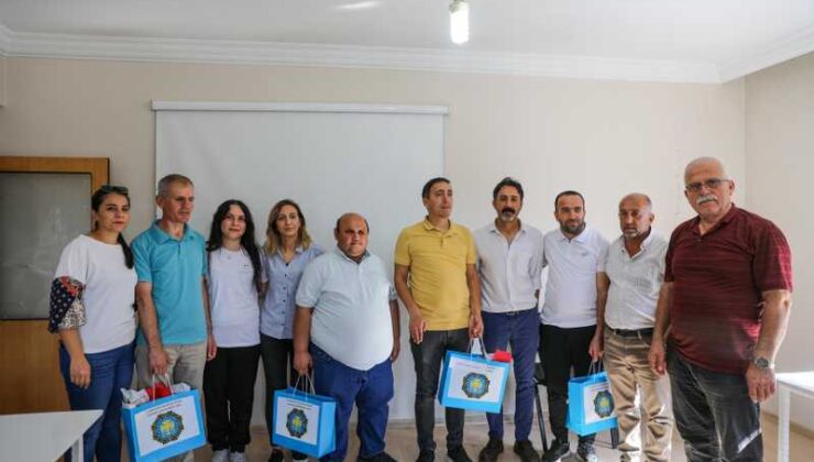 Diyarbakır’da görme engellilere beyaz baston hediye edildi