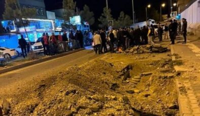 Diyarbakır’da motosiklet çukura düştü: 2 yaralı