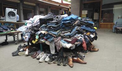 Diyarbakır’daki ikinci el pazarında yazlık kıyafet yoğunluğu