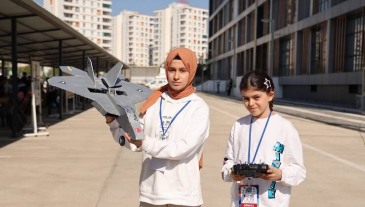 Diyarbakırlı iki kardeş, 10 bin liraya F22 maket yaptı