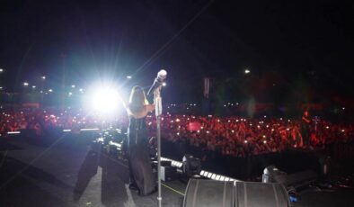 Ebru Yaşar Diyarbakır konserinde izleyici rekoru kırdı