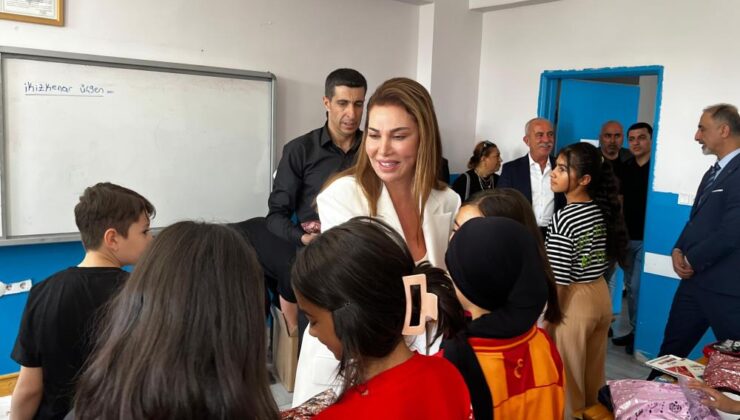 Ebru Yaşar’dan Diyarbakır’da öğrencilere Z-Kütüphane sözü