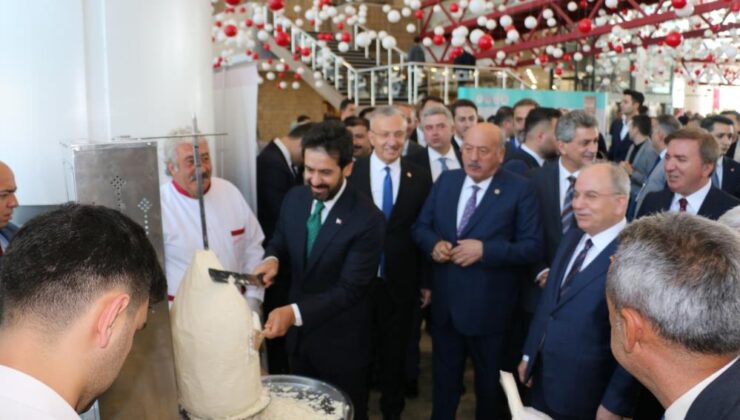 Erzincan’da Tulum Peyniri döneri fuarda büyük ilgi gördü