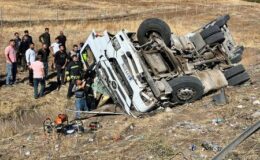 Gaziantep’te devrilen tırın sürücüsü öldü
