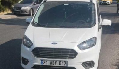 Hafif ticari aracın çarptığı yaşlı adam ağır yaralandı