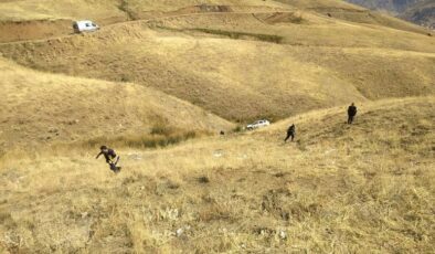 Hakkari’de araç şarampole yuvarlandı