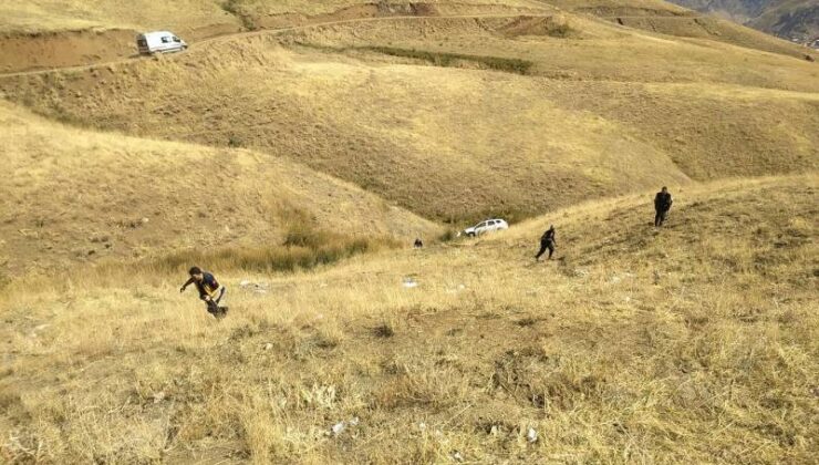 Hakkari’de araç şarampole yuvarlandı