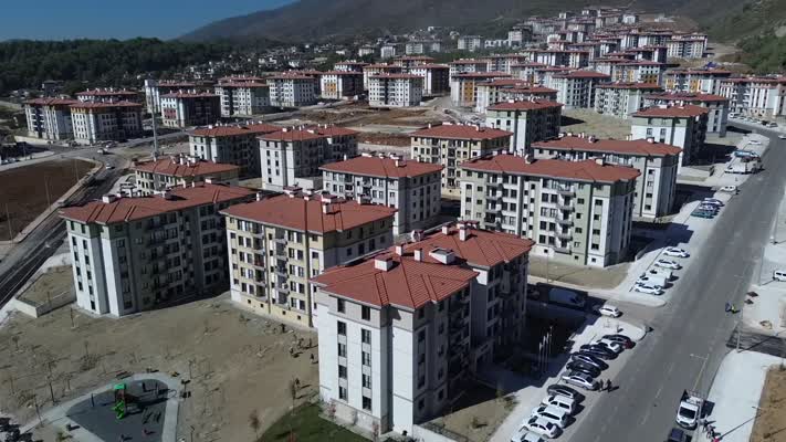 Hatay’da depremzedeler yeni konutlarına yerleşiyor
