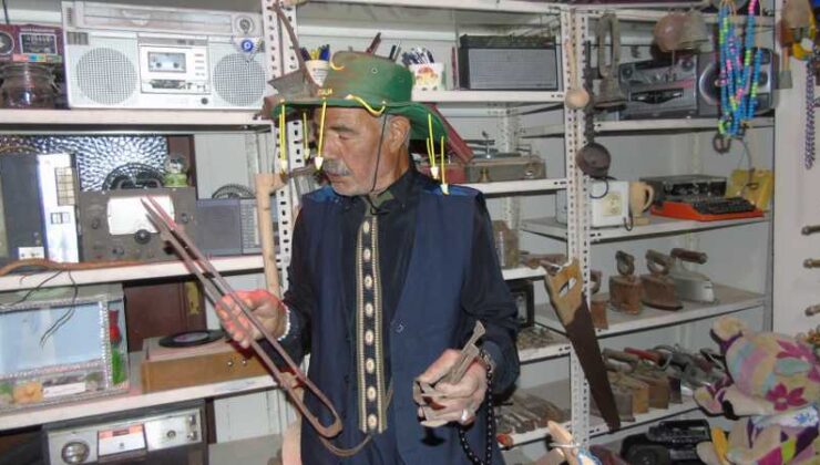 Hurdacılık yaparken biriktirdiği eski eşyaları evinde sergiliyor