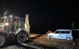 Ilısu Barajı’nda çamura saplanan Suriyeli aile kepçeyle kurtarıldı