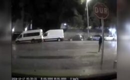 İzmir’de müşteri bekleyen taksiyi kaçıran şizofren, trafiği tehlikeye attı