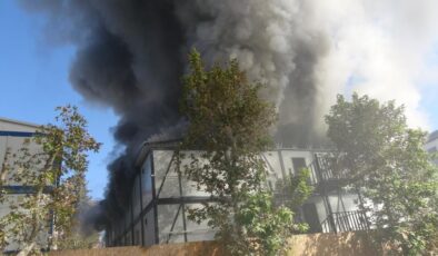 Kahramanmaraş’ta inşaat işçilerinin kaldığı konteynerde yangın