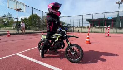 Baba-oğul motosiklet yarışlarına hazırlanıyor