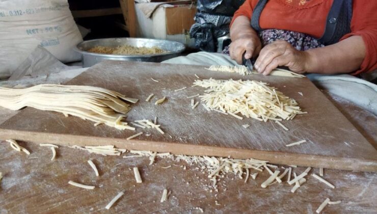 Kışın sofralara lezzet katacak erişteler kesilmeye başlandı