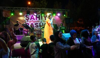 Kulp’ta Hivron ve Mizgin Turan konserine yoğun ilgi