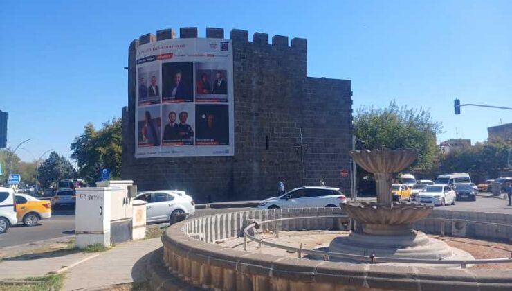 Kültür Yolu Festivali afişleri Diyarbakır surlarına asıldı