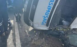 Malatya’da minibüs devrildi: 17 yaralı
