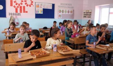 Mardin’de 65 öğrenci ilk kez pizza tattı