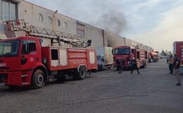 Mardin’de imalat fabrikası deposunda çıkan yangın söndürüldü
