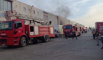 Mardin’de imalat fabrikası deposunda çıkan yangın söndürüldü