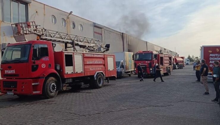Mardin’de imalat fabrikası deposunda çıkan yangın söndürüldü