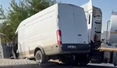 Mardin’de tır ve minibüs çarpıştı