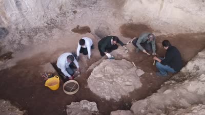 Mardin’de yaşamın ilk izlerinin araştırıldığı mağara