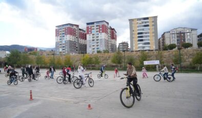 Muş’ta teknoloji bağımlılığına karşı yöresel oyunlarla etkinlik
