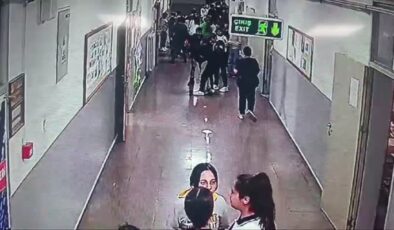 Nefes borusuna elma parçası kaçan öğrenciyi, arkadaşı Heimlich manevrasıyla kurtardı