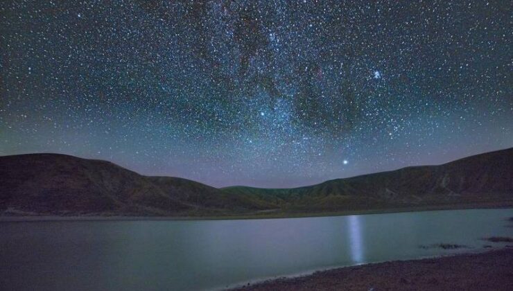 Nemrut’ta yıldızlarla göllerin büyüleyici buluşması
