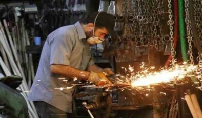 Sanayi üretimi yıllık bazda yüzde 5,3 azaldı