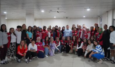 Şırnak’ta gönüllüler, Gençlik ve Spor Bakanlığı projesiyle gönül köprüsü kurdu