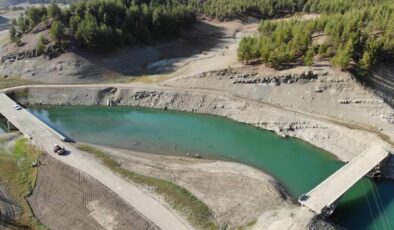 Su çekildi, baraj altındaki mezarlık gün yüzüne çıktı