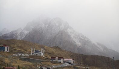 Sümbül Dağı beyaz gelinliğini giydi
