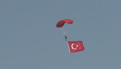 TEKNOFEST Adana’da Türk Hava Kuvvetleri paraşüt gösterisi büyüledi