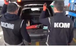 Van’da lüks araçta 290 kaçak cep telefonu yakalandı