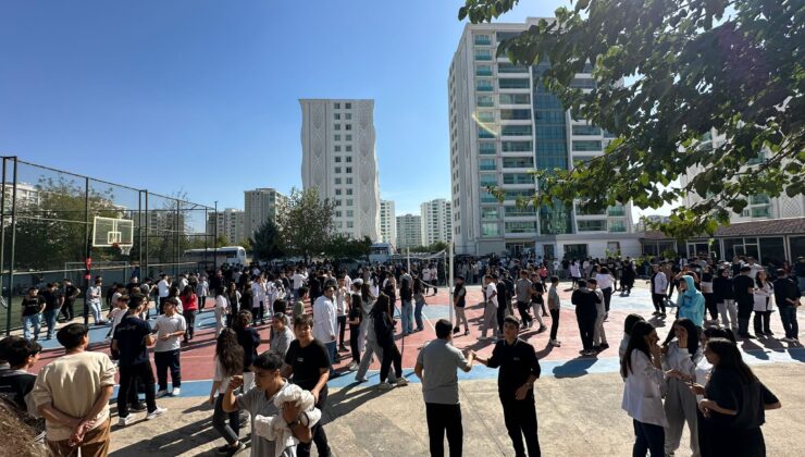 Diyarbakır’da Deprem Tedirginliği: Öğrenciler Bahçeye Çıkarıldı