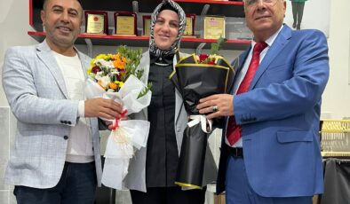 Muradiye’nin kadın muhtarına ‘Muhtarlar Günü’nde anlamlı ziyaret