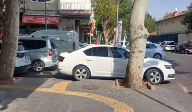 Diyarbakır’da ‘Engelli Rampaları’ sürücüler tarafından işgal ediliyor
