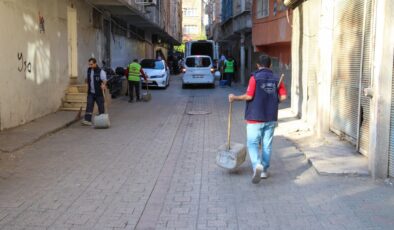 Bağlar’da mahalle mahalle temizlik çalışmaları devam ediyor