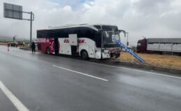 Yolcu otobüsüyle traktörün çarpışması sonucu 1 kişi öldü, 1 kişi yaralandı