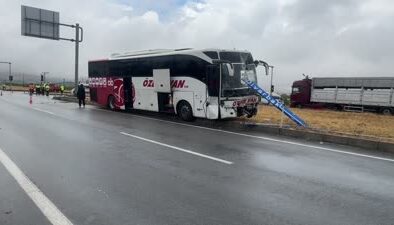 Yolcu otobüsüyle traktörün çarpışması sonucu 1 kişi öldü, 1 kişi yaralandı