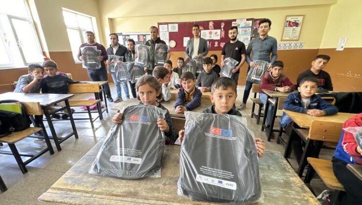 Yüksekovalı öğrenciler 2 bin rakımda çantalarına kavuştu