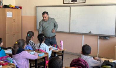 Yusuf öğretmen Heimlich manevrası ile öğrenciyi kurtardı