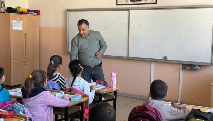 Yusuf öğretmen Heimlich manevrası ile öğrenciyi kurtardı