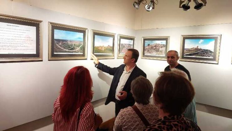 Zerzevan Kalesi’nin büyüleyici fotoğraf sergisi Balıkesir’de açıldı