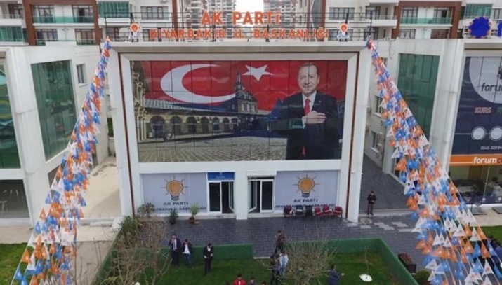 AK Parti Diyarbakır’da kongre süreci devam ediyor