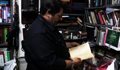 Asırlık kitapları muhafaza ederek tarihe ışık tutuyor